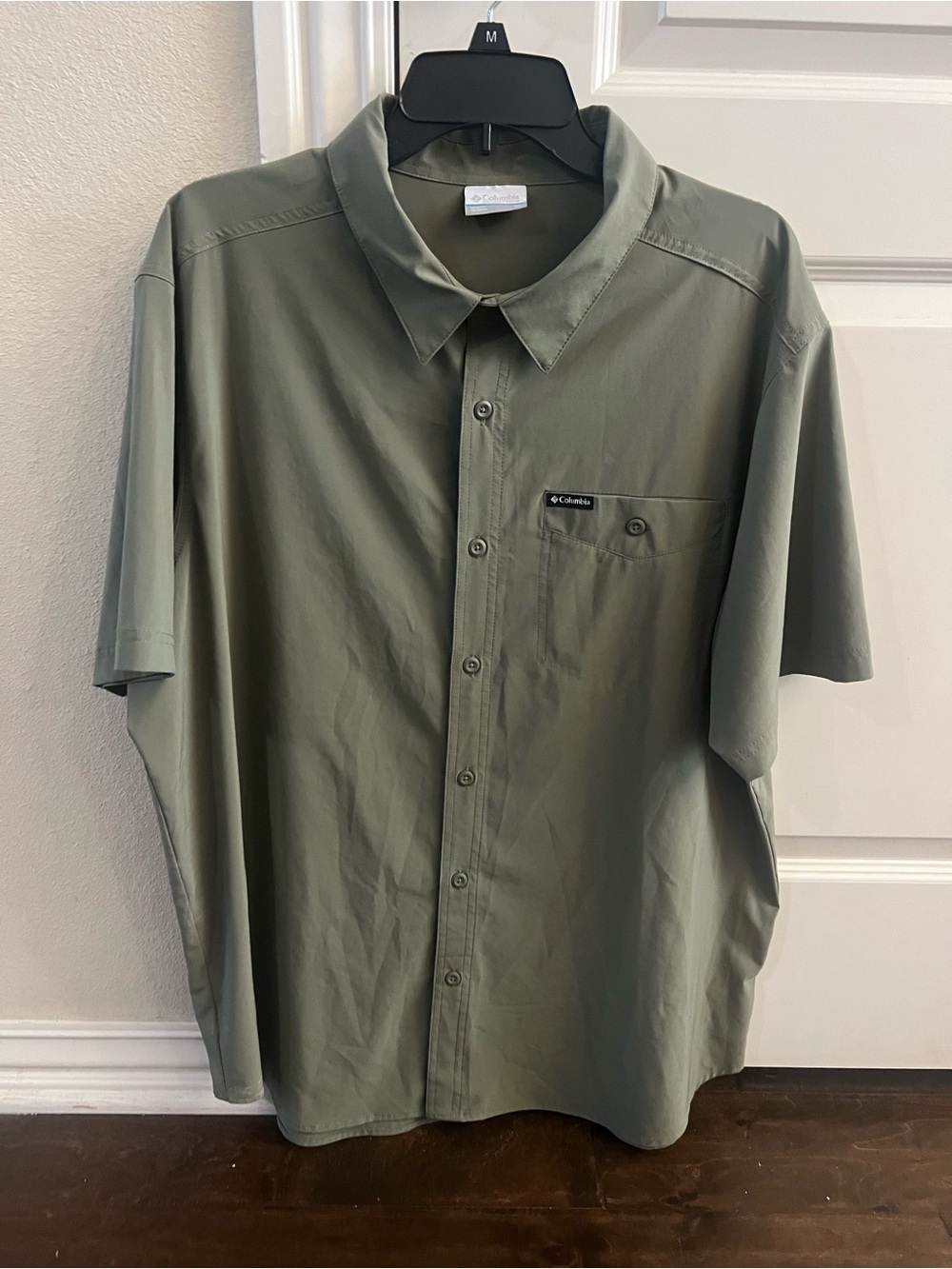 Columbia Men's Short Sleeve Button-Down Shirt in Olive Green